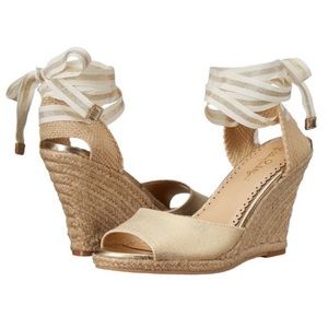 Lilly Pulitzer Alyssa Espadrilles in Size 8.